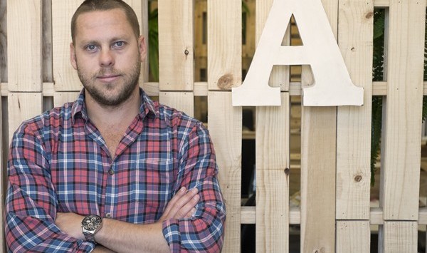 How this entrepreneur created a $10 million clothing brand by targeting the “forgotten man”